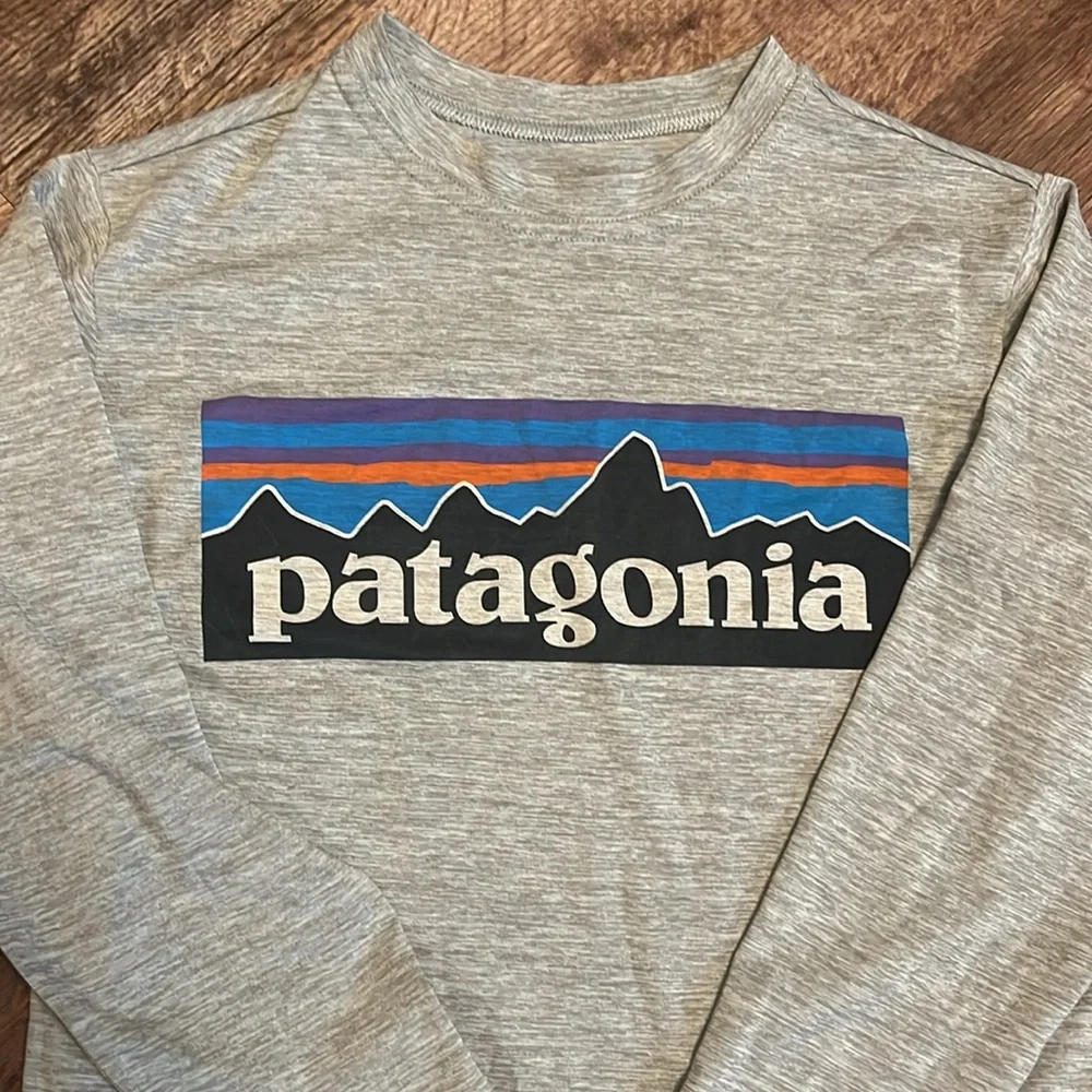 Long Sleeved Patagonia Shirt - Picture 3 of 6